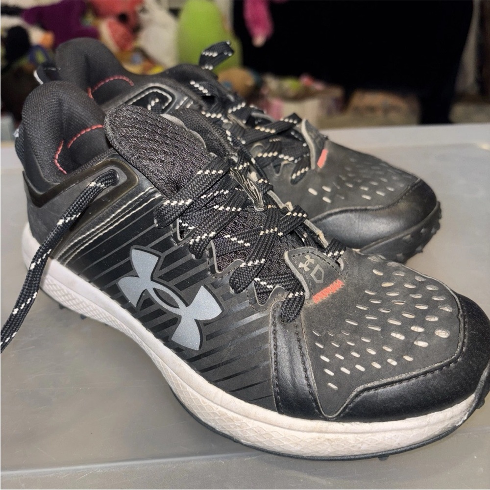 Under Armour Black Athletic Youth Turf Shoes Size 3.5 Boys